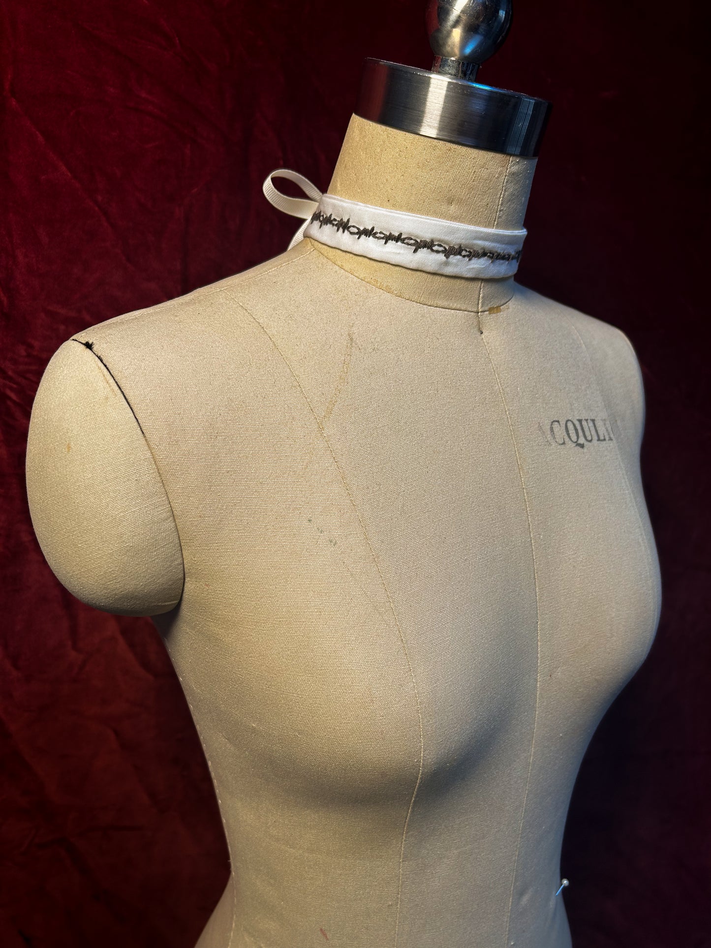 Retrograde Embroidered Collar Choker (Dark Grey)